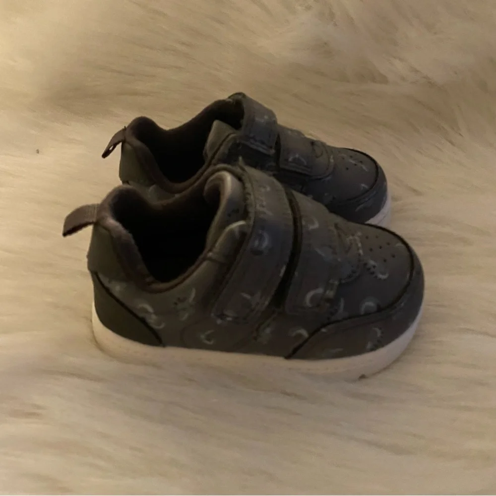 Carter’s Shoes Boys Size 4M Slip On‎ New With Out Tag Gray